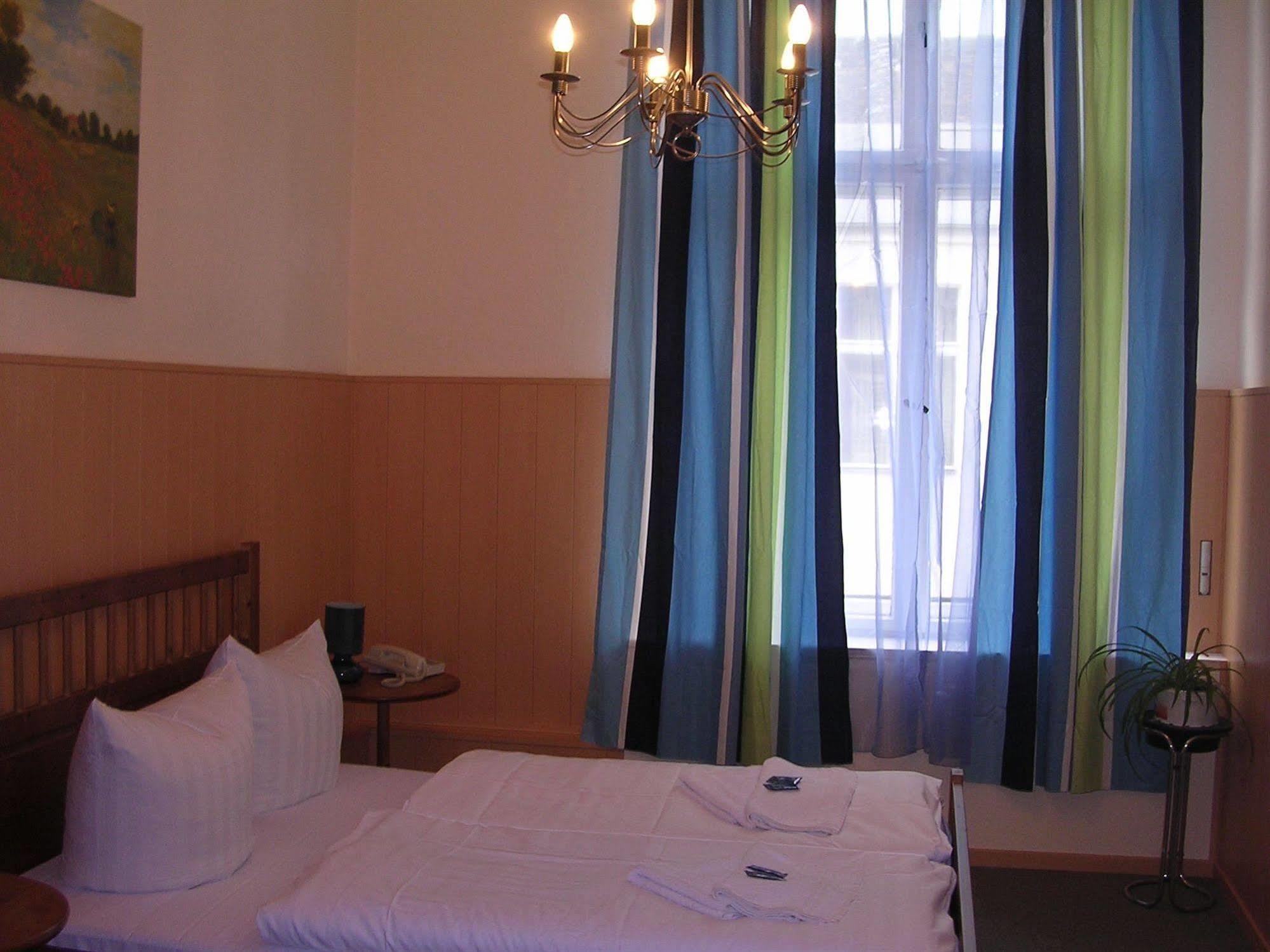 Hotel-pension Rheingold Am Kurfuerstendamm 2* Berlim